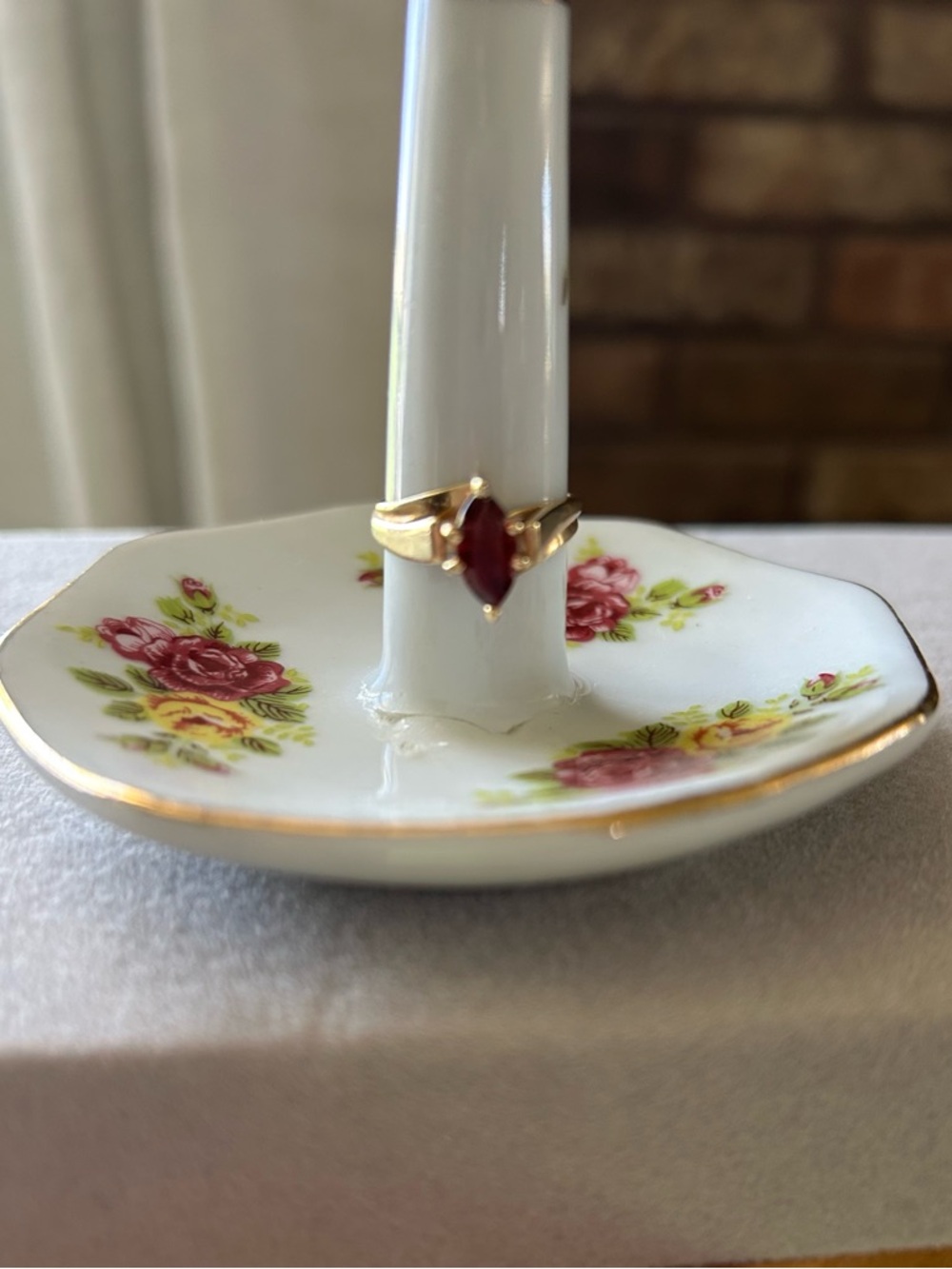 10K stamped Gold Band Ring with Marquise Garnet Stone. Size 6